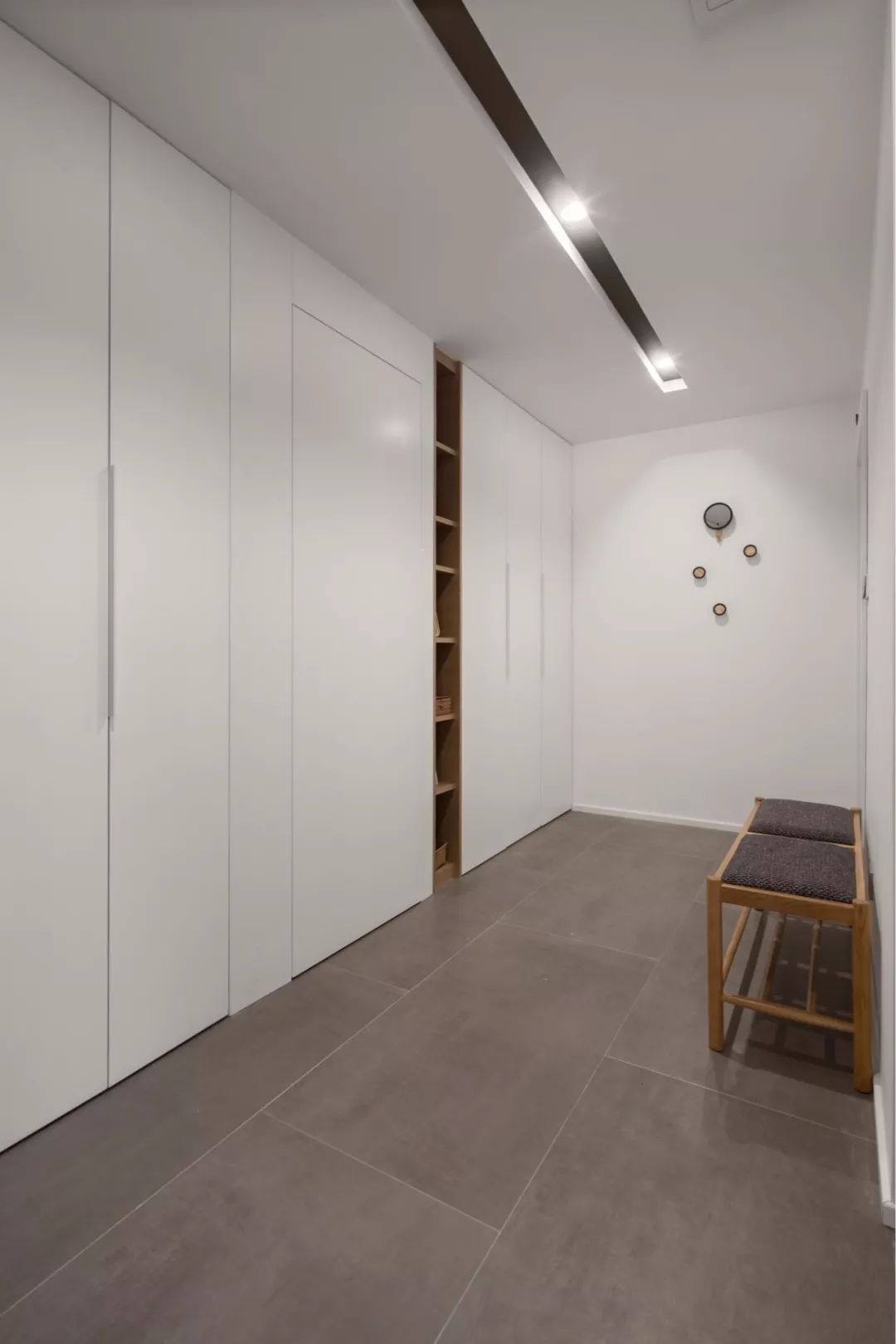 衣柜定制效果黄色原木,全屋定制白色衣柜轻奢效果图