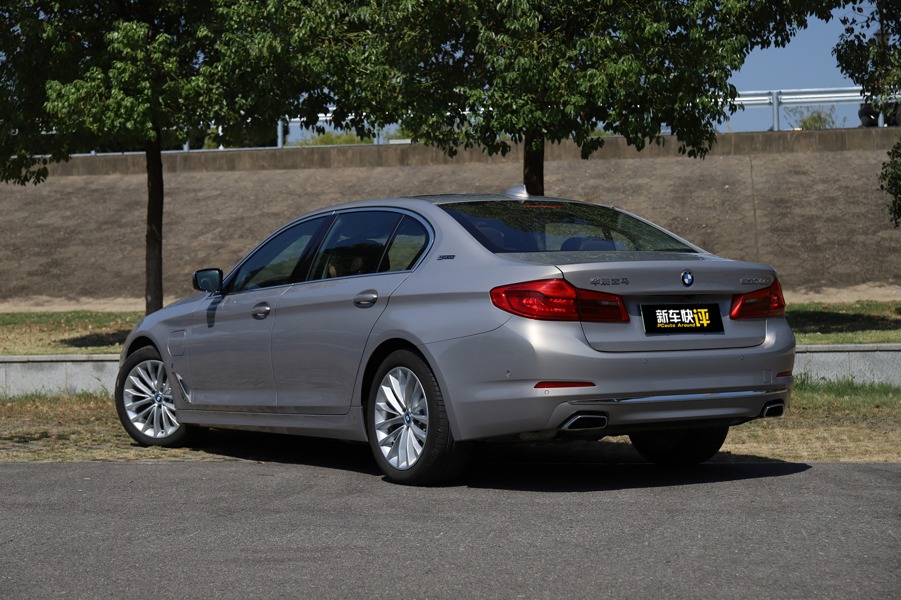 这一代宝马5系操控感怎样,宝马5系直列6缸2.5发动机油耗高