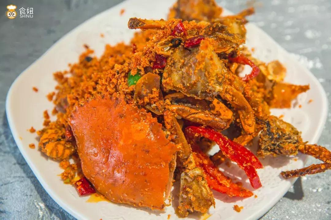 架着凶器吃濑尿虾，简单又粗暴