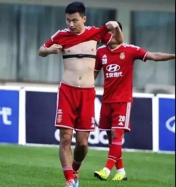 被嘲讽白斩鸡,白斩鸡被怼恼羞成怒