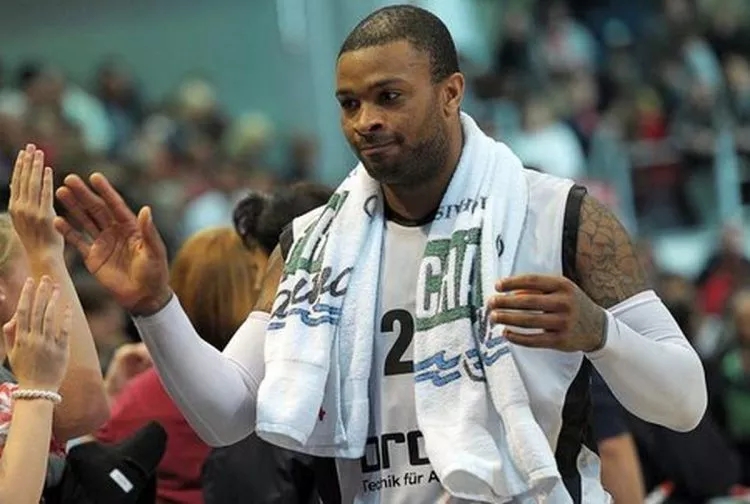 努力打球,火箭塔克轮换球员