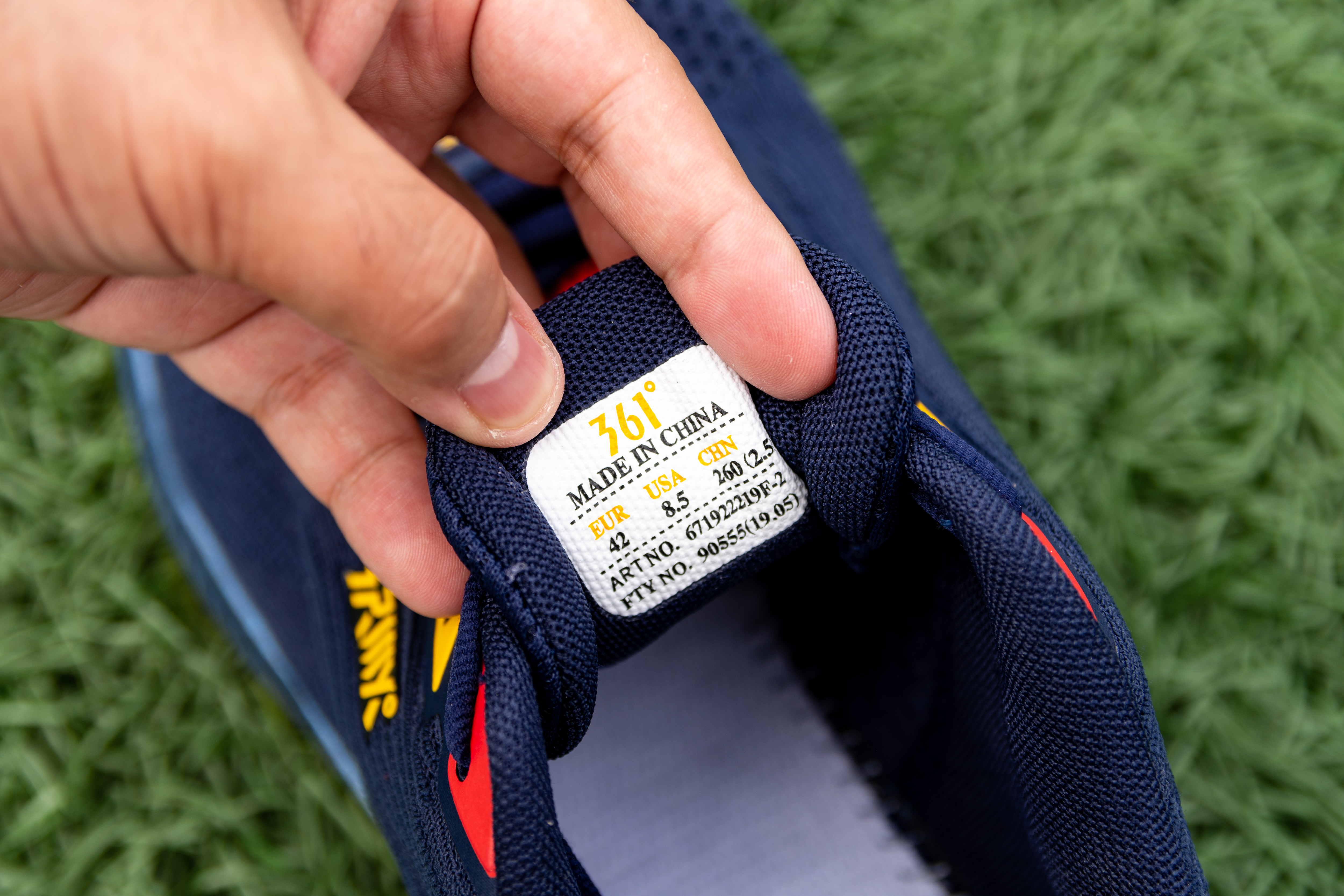 跑鞋硬弹脚感,跑鞋黑科技鞋名