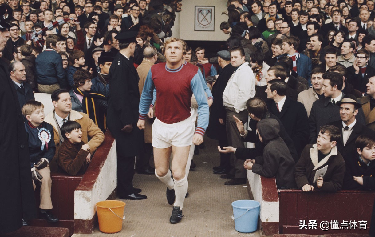 10大已经退役足坛的球星,被三支球队退役球衣的球星