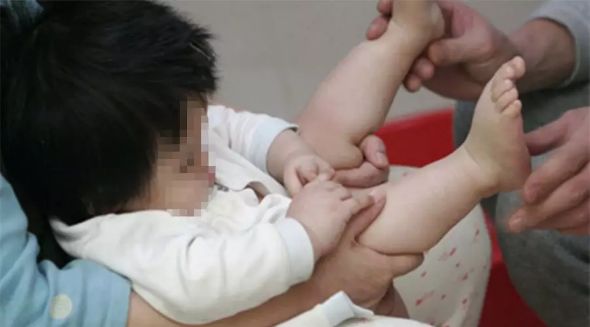 「把屎把尿」的7种可怕后果，看完我再也不敢坑娃了！