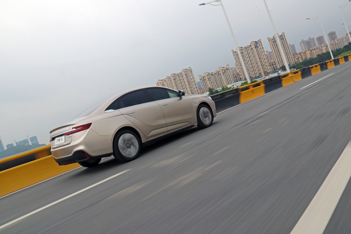 几何a对比特斯拉,几何a和特斯拉哪个值得买