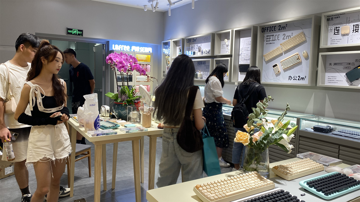 滴！打卡洛斐首家线下实体店