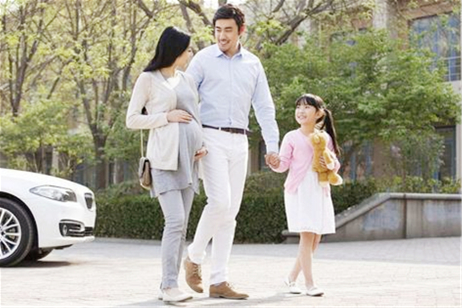 孕晚期如何让胎儿体重涨慢点,孕晚期胎儿发育的注意事项