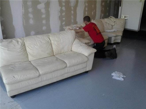 皮沙发有一股味道,皮沙发有味道时间长了能消失吗