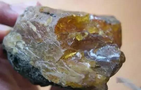 价值过亿的翡翠原石重达14.5吨,中国最大的翡翠原石几百吨