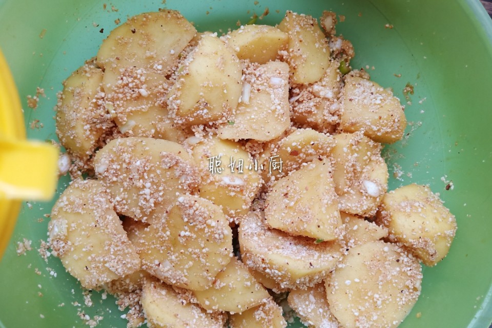 土豆不炒不蒸这样做酸甜微辣,土豆泥的做法大全土豆怎么蒸着吃