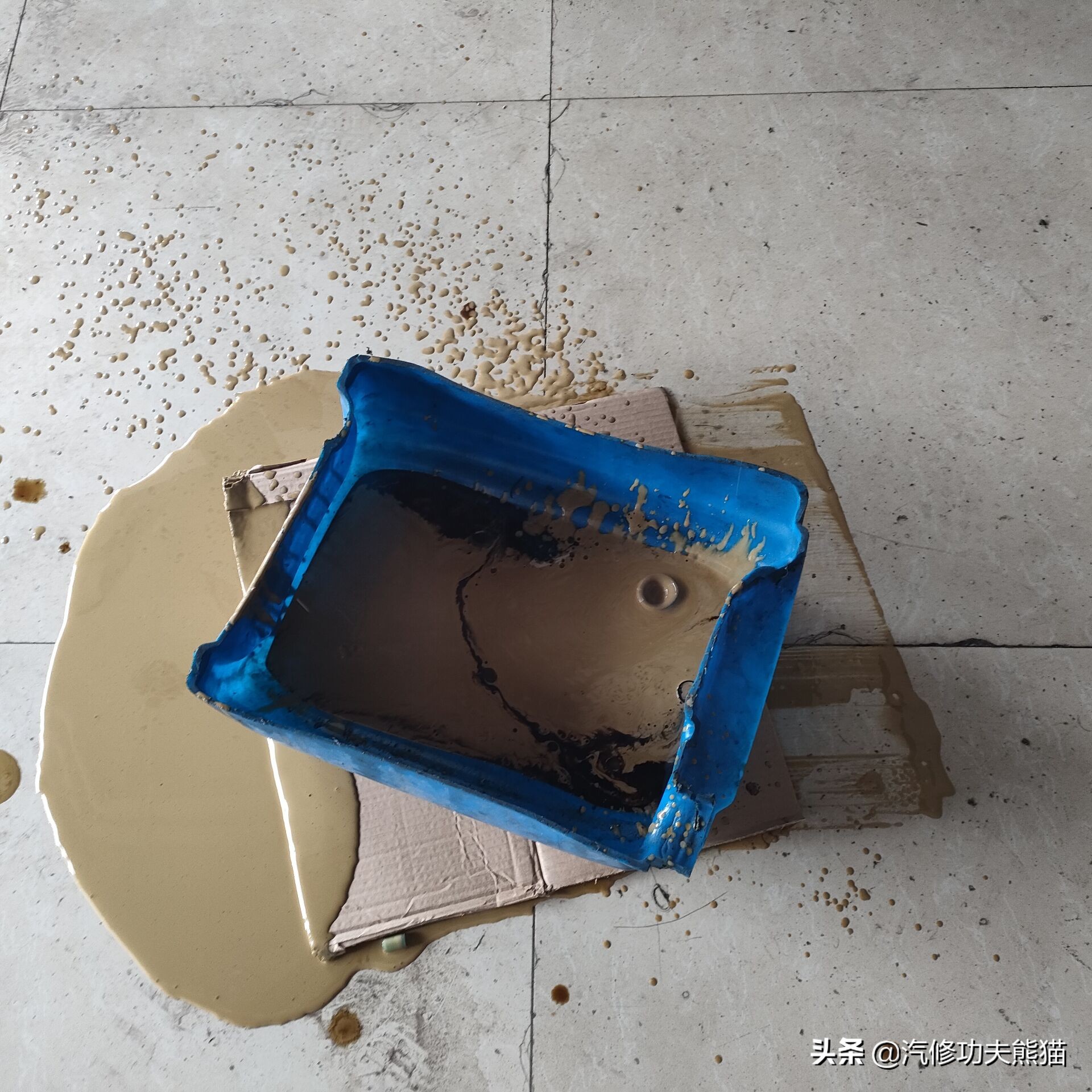 宝马e90325i2007款,宝马e90漏机油通病