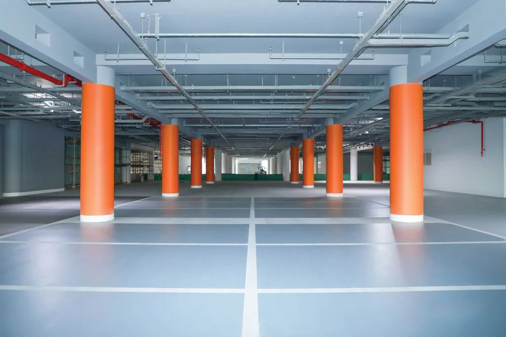 水泥自流平做环氧地坪施工方案,彩色水泥自流平设计