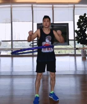 何家劲62岁帅气视频,年轻时的何家劲到底有多帅