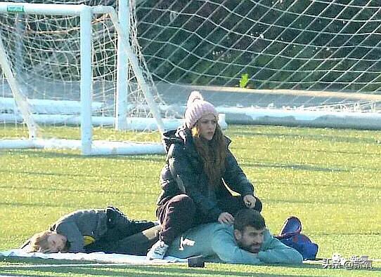 牛X！43岁姐姐长19岁妖精脸，衬得小10岁鲜肉男友像爹…