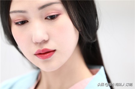 为了最美中国风口红，故宫淘宝双店争锋，卡婷不落下风！