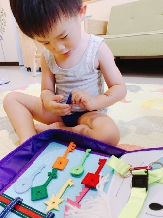 蒙特梭利益智玩具布书,蒙特梭利早教布书给宝宝自己做的