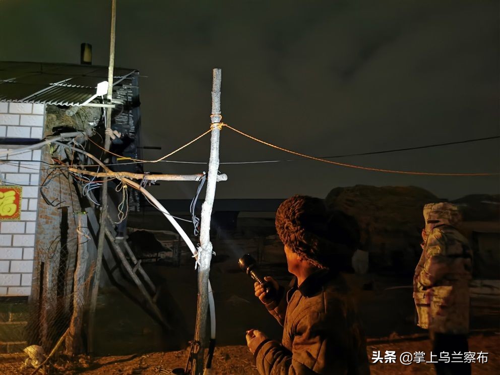 内蒙古通信行业突击小分队雪原急驰10小时帮助学生解决信号问题