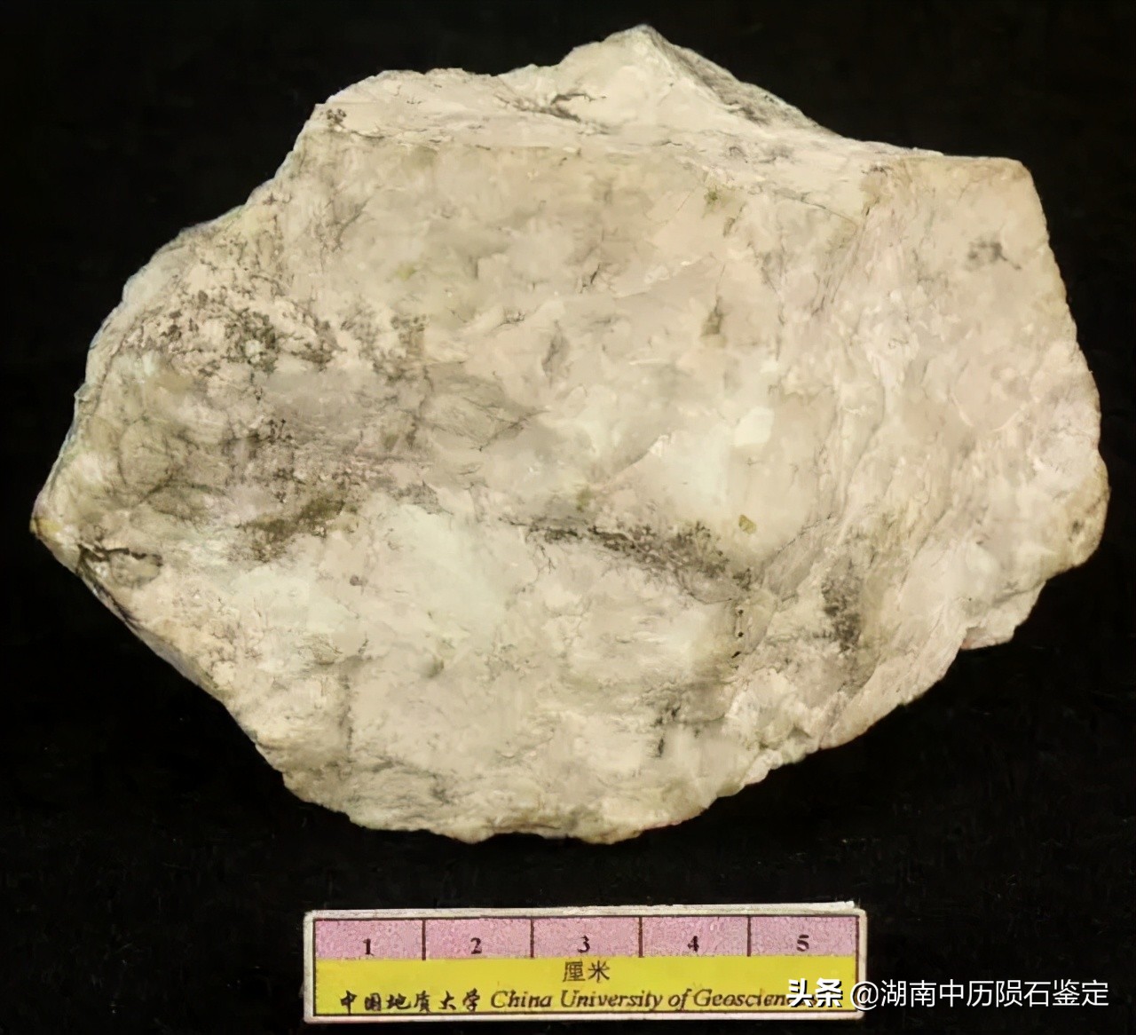 月球陨石与地球矿石的区别,月球陨石和矿石有什么区别