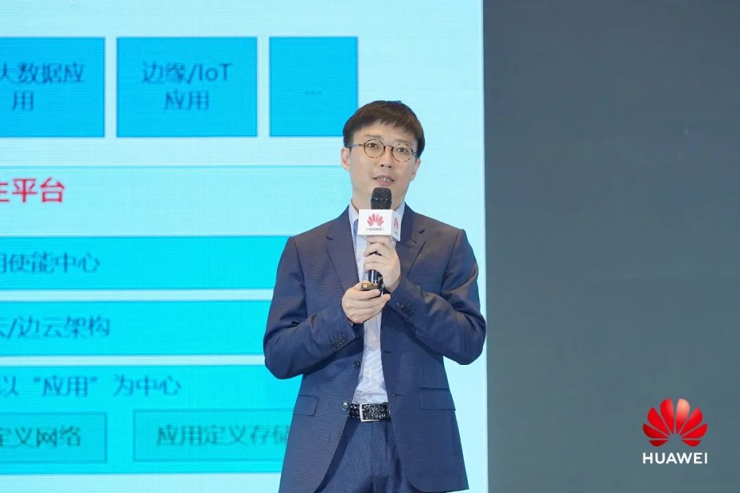 如何通过新技术打造智慧金融,与智者为伍探索知识高峰