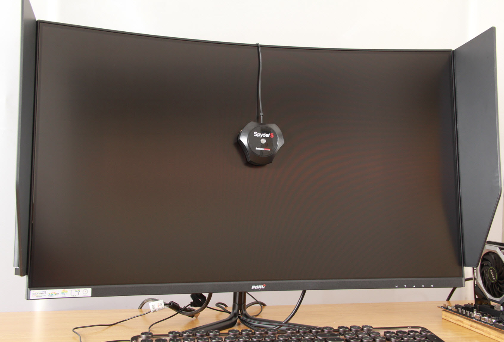 大屏遇上蓝蜘蛛,Spyder5Pro实测游戏悍将大屏电竞显示器电竞