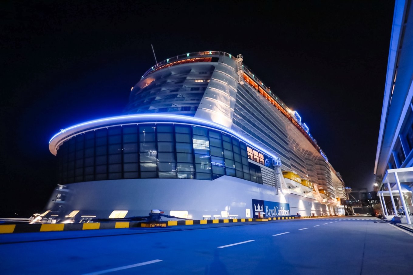 张翰王丽坤街头拍戏共赴海洋之城,张翰王丽坤同船共渡