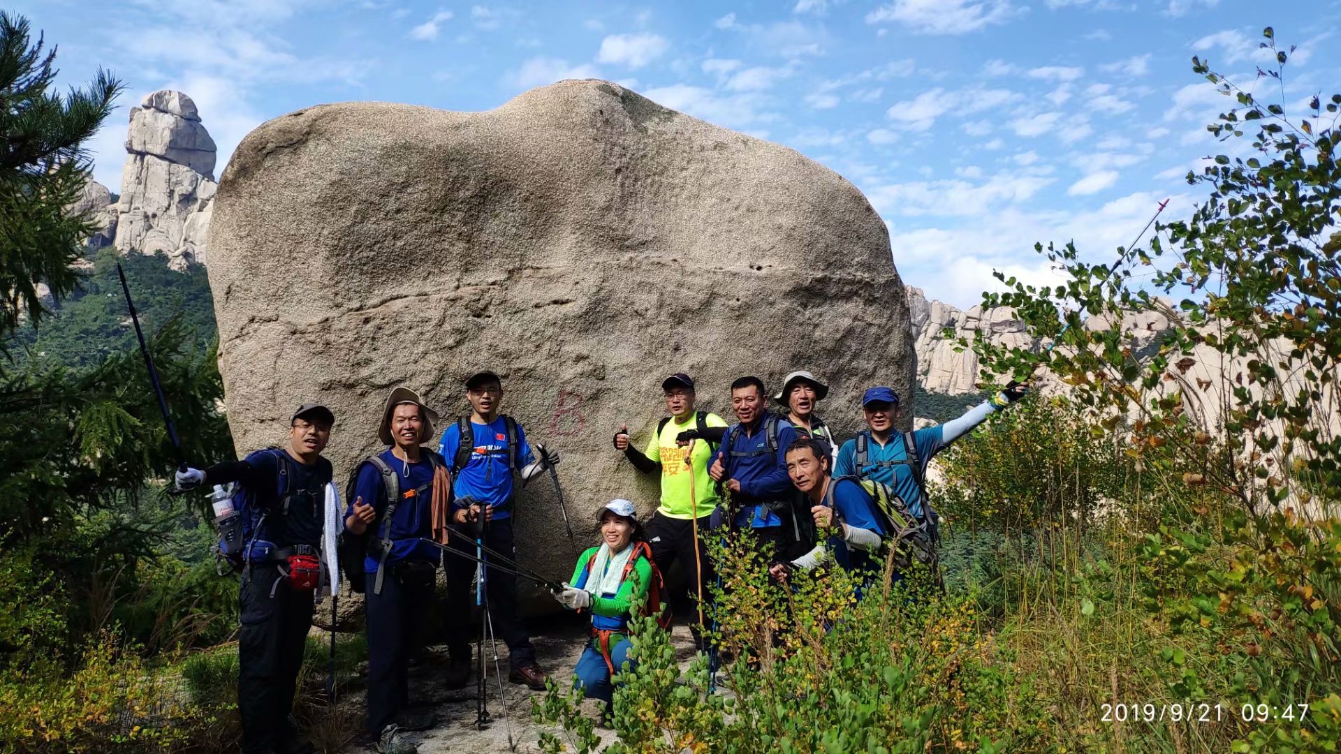 远征三晋凯旋还，飓风众人把酒欢