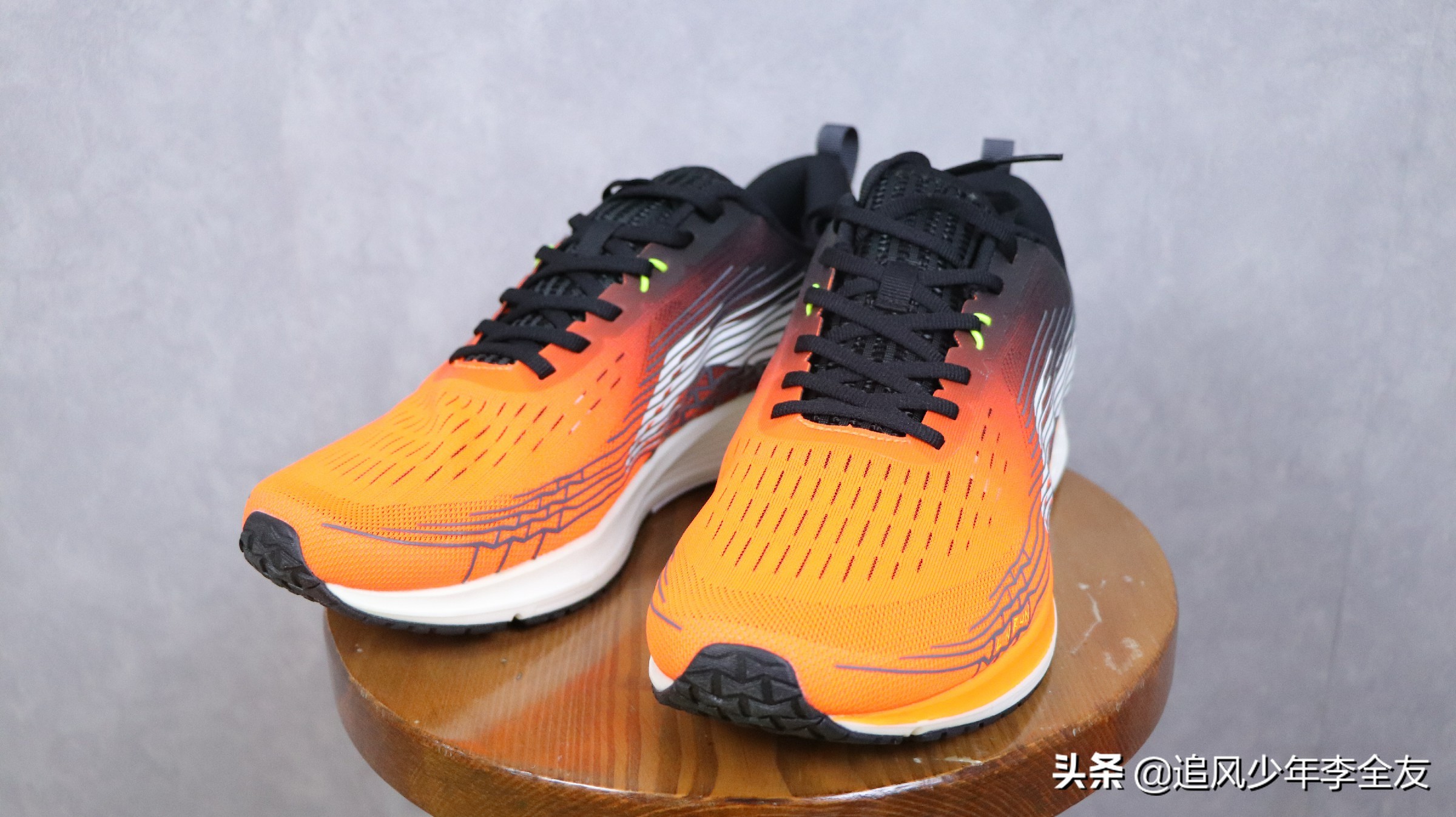 李宁冲云跑鞋和李宁赤兔4哪个好,李宁赤兔5pro在跑鞋中是什么档次