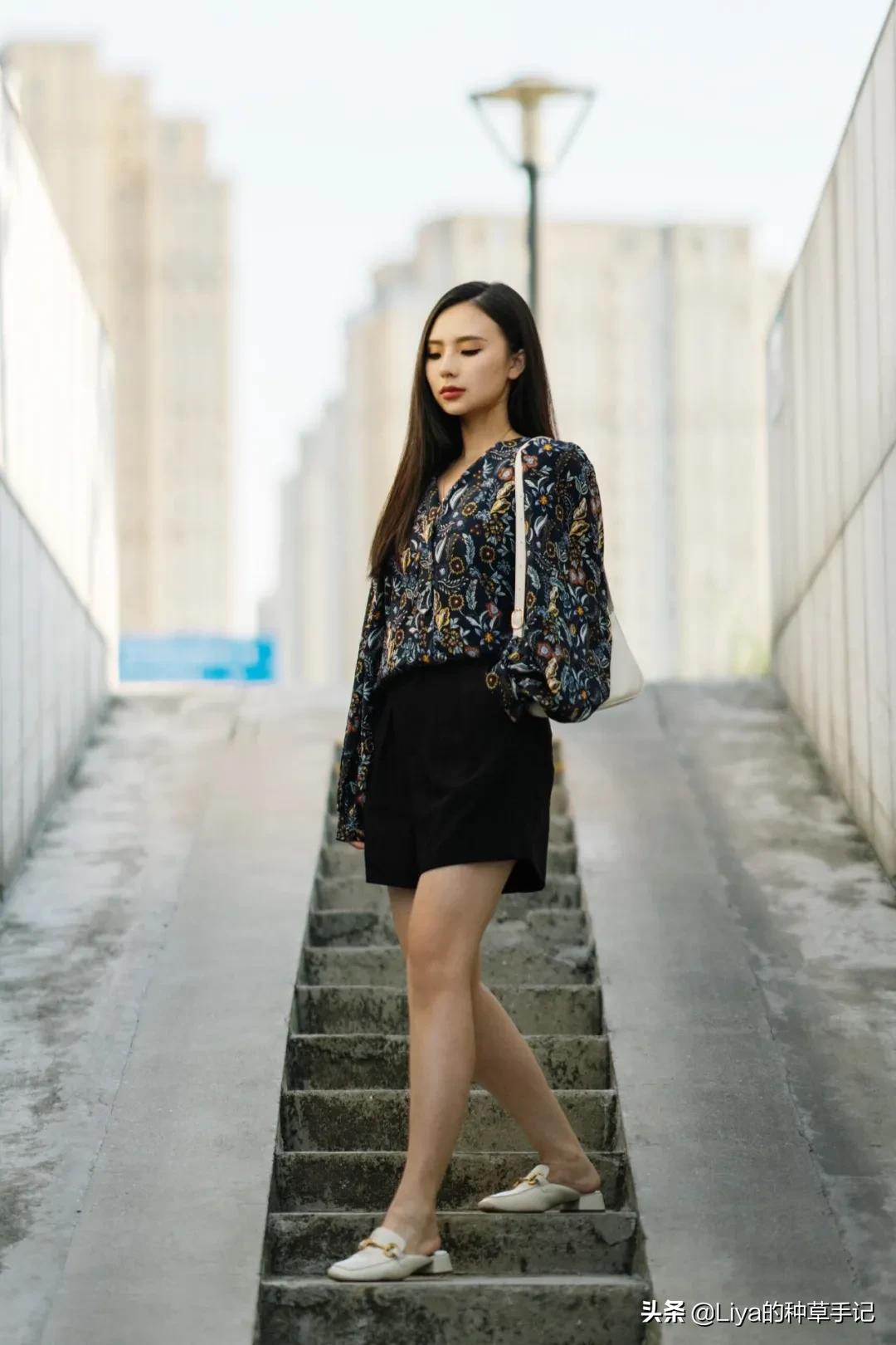 高级旧衣服穿搭技巧,又土又潮的花纹衣服