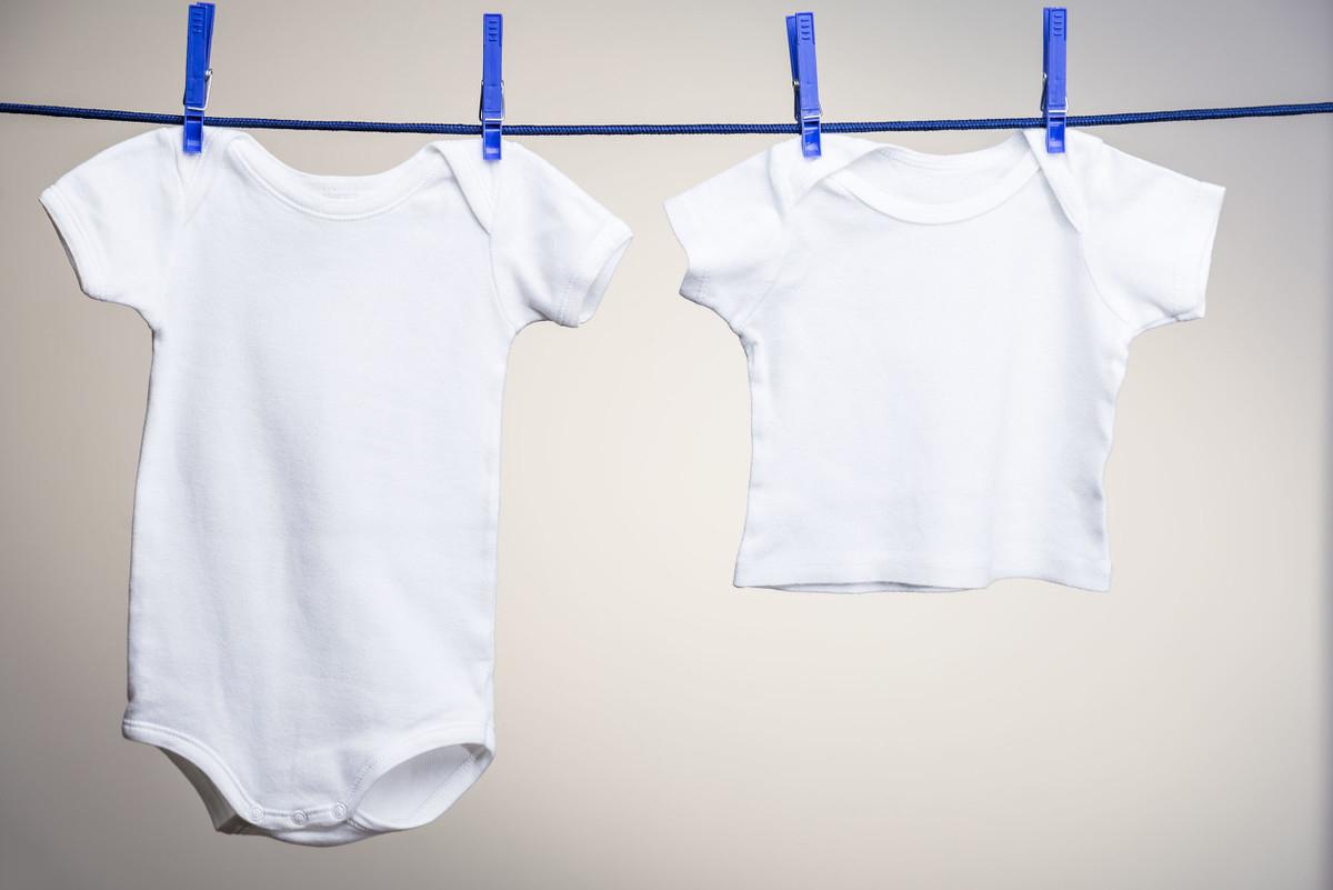 白色衣服怎么清洗不伤衣服,白色衣服怎么清洗才不会变黄