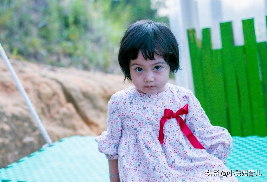 孩子出现夹大腿家长要不要教育,小孩总夹大腿有什么影响