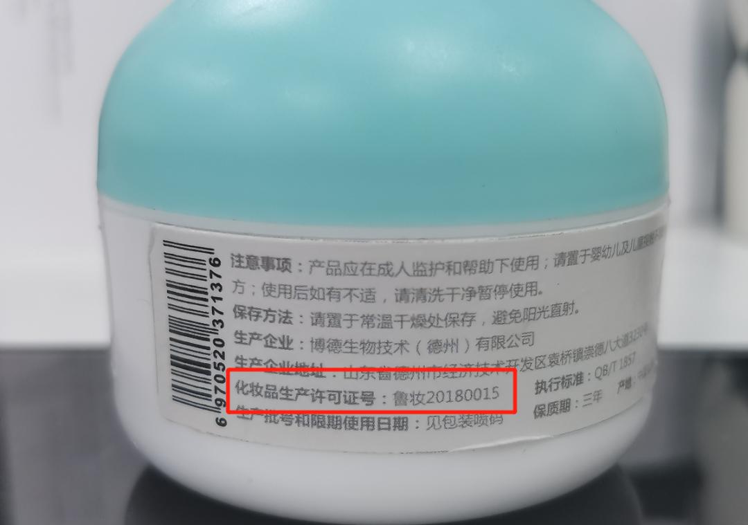 妈妈亲亲小宝宝的脸蛋,妈妈亲亲宝宝脸蛋