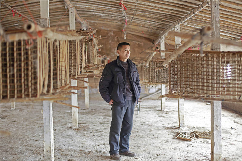 弃儿寻亲记录父亲跪地道歉,江南弃儿寻亲团聚视频