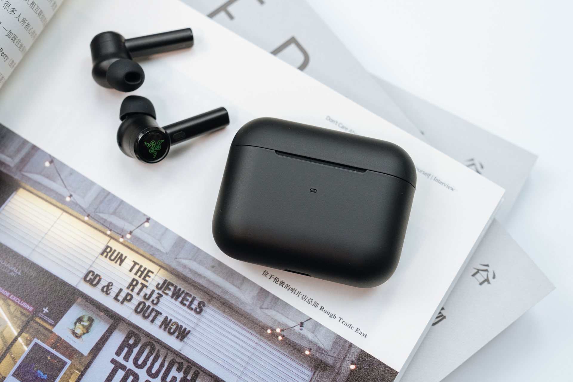 雷蛇战锤狂鲨和airpods,雷蛇战锤狂鲨真无线2代和airpods