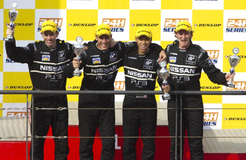 玩赛车游戏当车手,玩赛车很挣钱吗