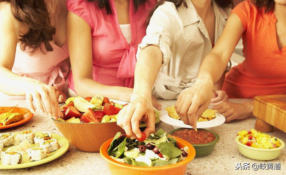 女性突然大便出血且鲜红不痛,肛门拉屎痛出血怎么治疗