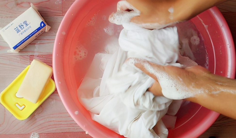 产妇用品待产包必备清单表,孕晚期待产包清单明细表新手妈妈