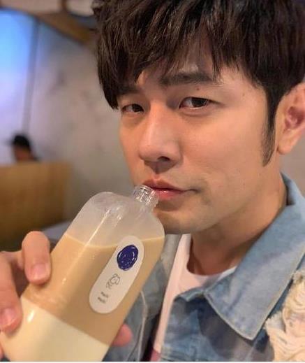 周杰伦真的喜欢喝奶茶吗,周杰伦现在不喝奶茶了吗