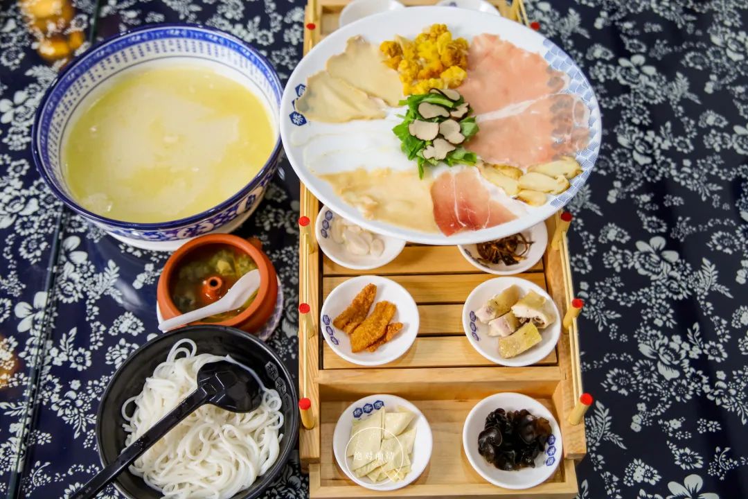 曲靖200一碗的过桥米线,曲靖高端过桥米线