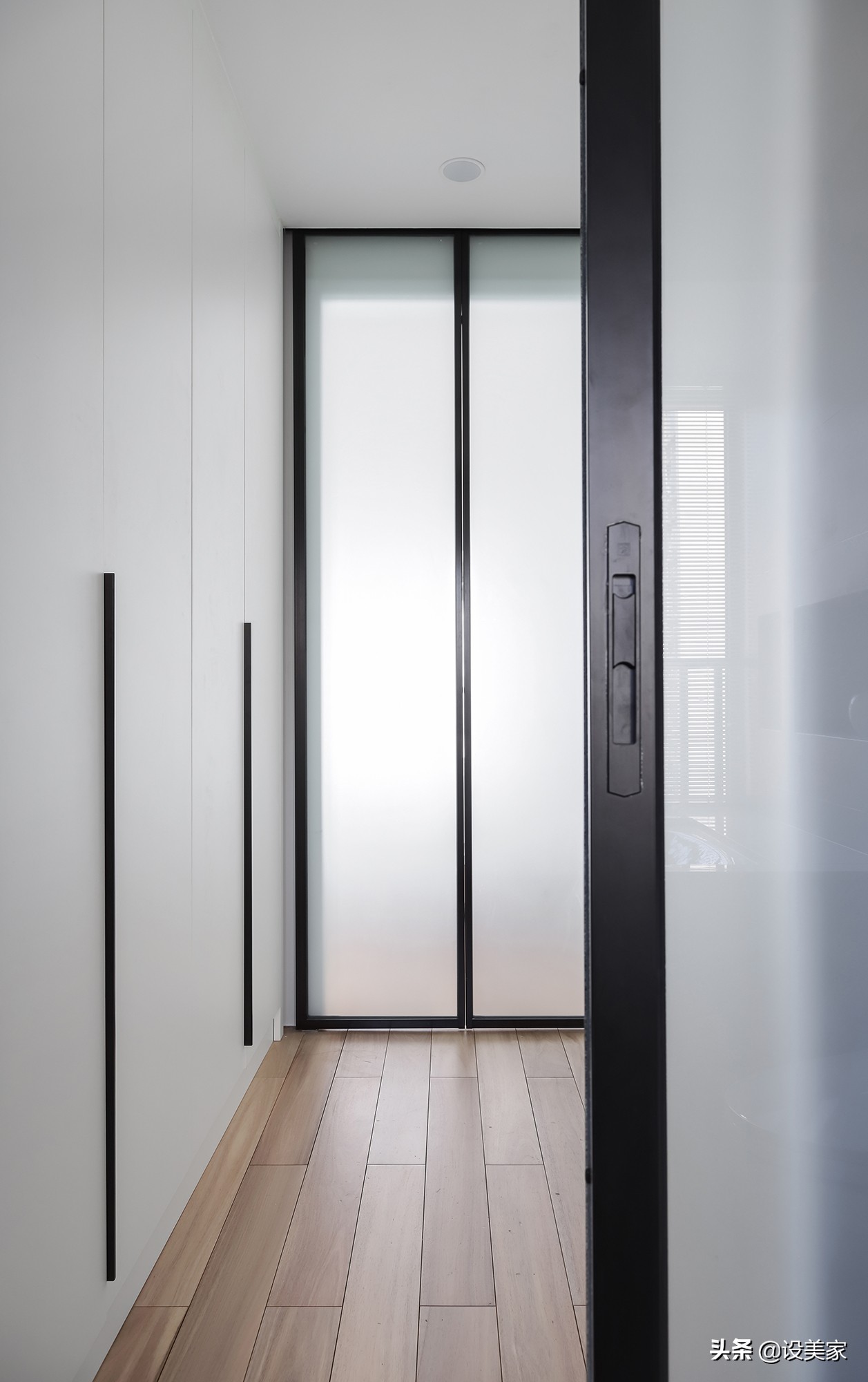 入户门对厨房和餐厅怎么化解最好,厨房窗户采光差怎么办