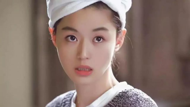 天率丹精华和秘贴精华哪款抗衰老,美白淡斑精华与抗衰老精华