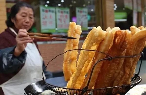 55天紧急状态，你看天津几分像从前，早点硬菜点心安排起来