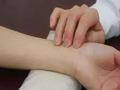 中医把脉的脉象是怎样的,中医把脉中表现有痰的脉象