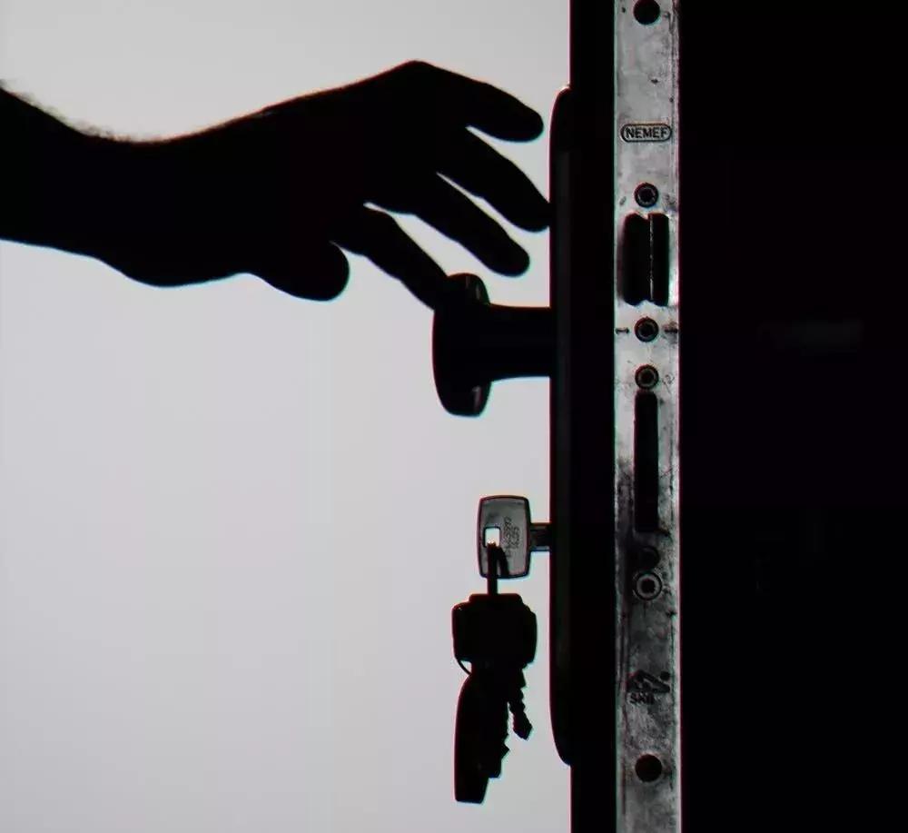 租房黑中介玩套路坑人,中介租房套路最新骗局