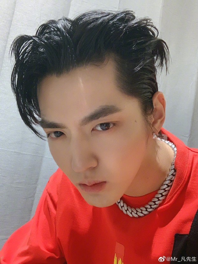 某网红自曝被明星约出去玩,某网红自曝被男明星约出去玩