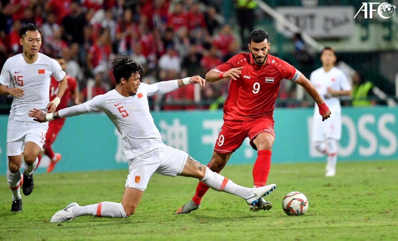 张琳芃的自摆乌龙将国足推入困境,张琳芃没有追加处罚么