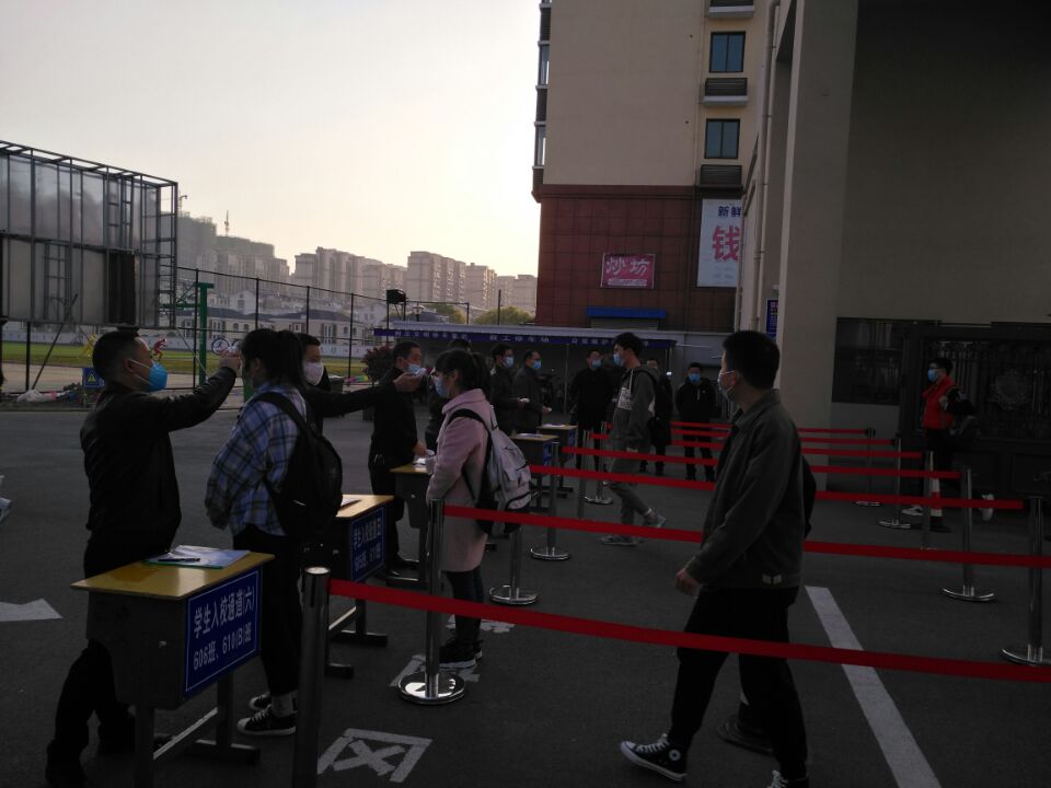 大渡口中学：池州市德育示范学校创建活动风正一帆悬