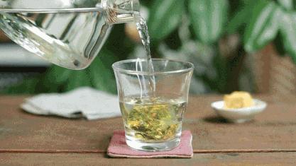 嘴唇干裂爆皮治哪个脏腑虚,嘴唇干裂是哪个内脏有问题