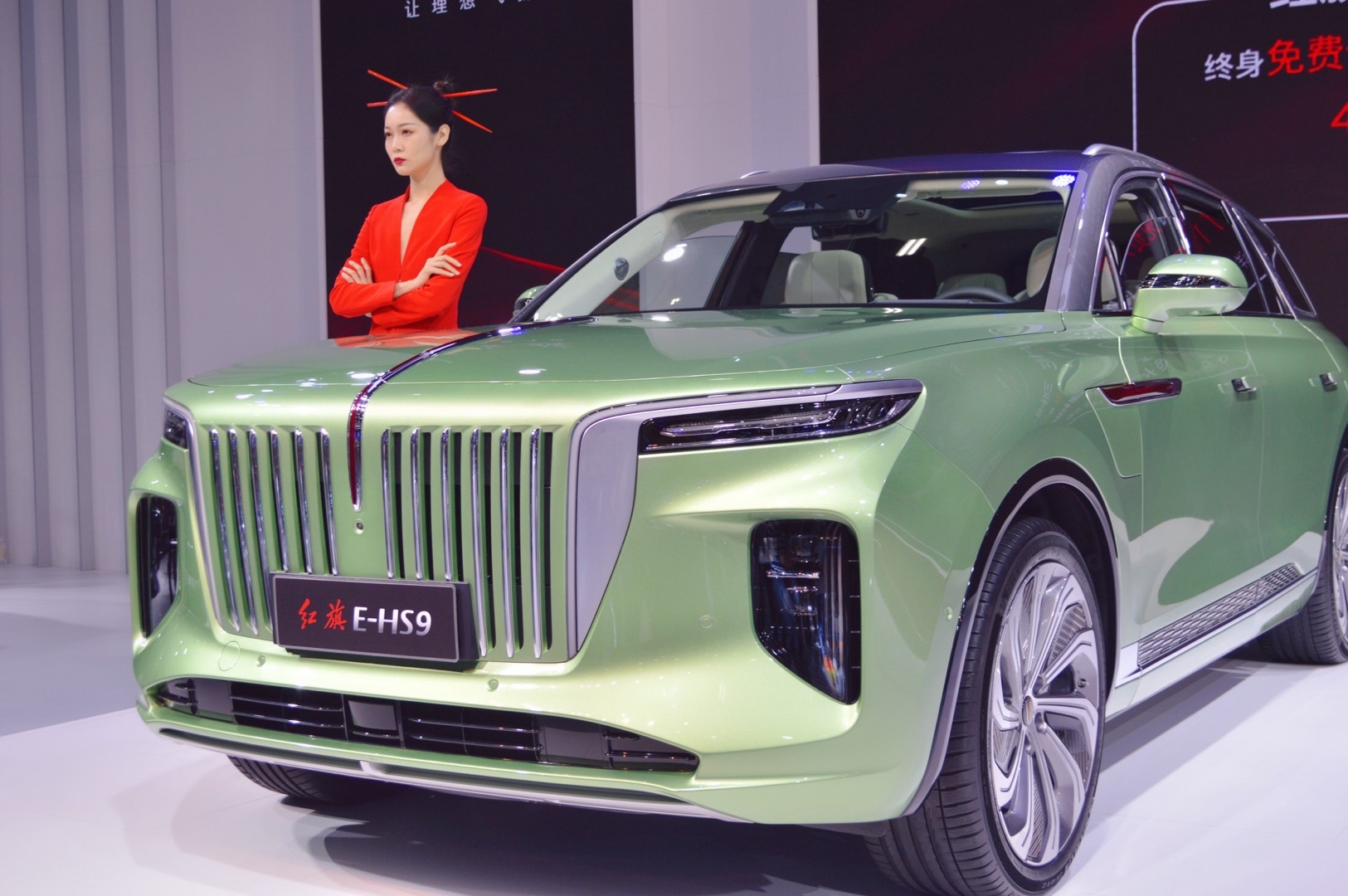 广州车展车模小姐姐,2019上海国际车展广汽传祺车模