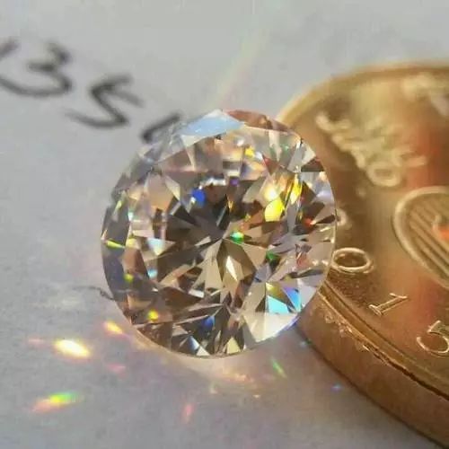 800块钱买莫桑钻,800元一克拉的莫桑钻