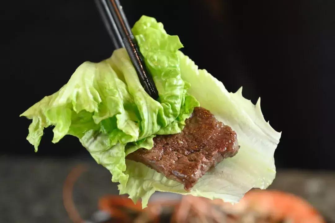 这家烤肉巨头新店开业就“爆店”!现在还能免费吃肉,这也太棒了